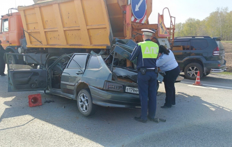 В Челябинской области женщина погибла при столкновении ВАЗа с дорожной техникой