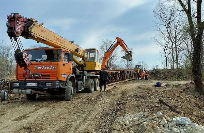 В Красноармейском районе начали демонтировать аварийный мост через Большую Уссурку