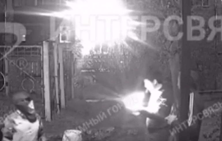 В Миассе пьяная компания устроила ночные взрывы, напугав жильцов многоэтажки