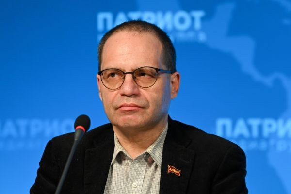 «Вызовет негативную реакцию»: Солвейчик о закупке командой Беглова подарочных миниатюр к 9 мая