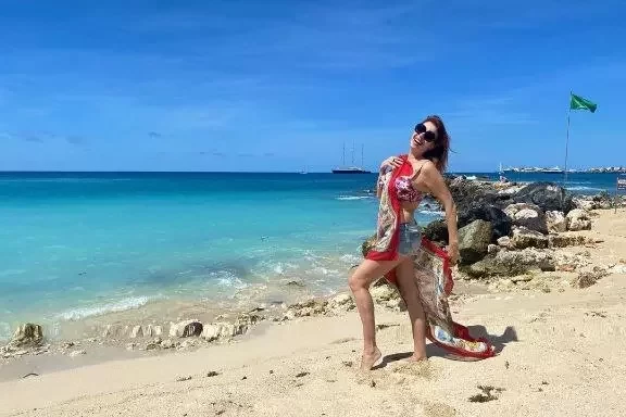 56-летняя Наталья Штурм похвасталась сексапильной фигурой в купальнике