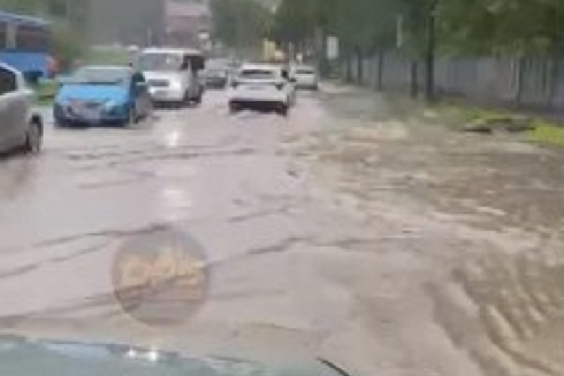 “Даже Прадик буксует”: что прямо сейчас творится на дорогах Владивостока