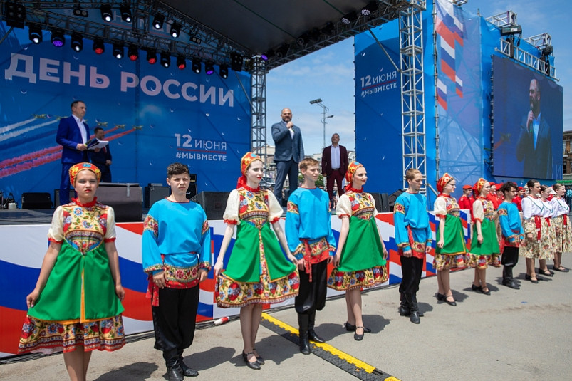 День России широко отметили во Владивостоке