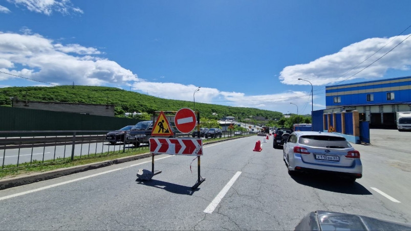 Движение по Олега Кошевого сковали строительные работы