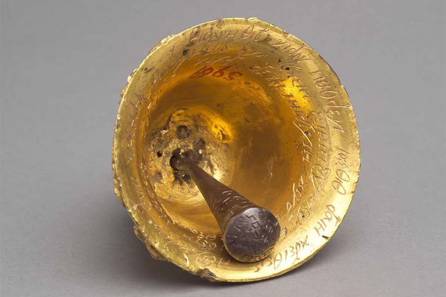 Какой таинственный шифр спрятан в «алхимическом колокольчике»