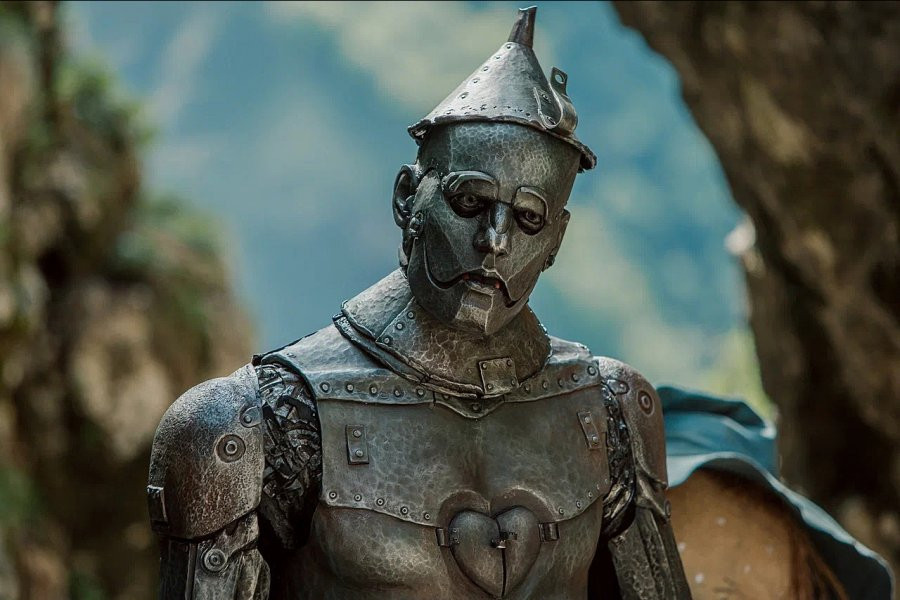 Колокольников станет Железным Дровосеком, а Светлана Ходченкова – Бастиндой