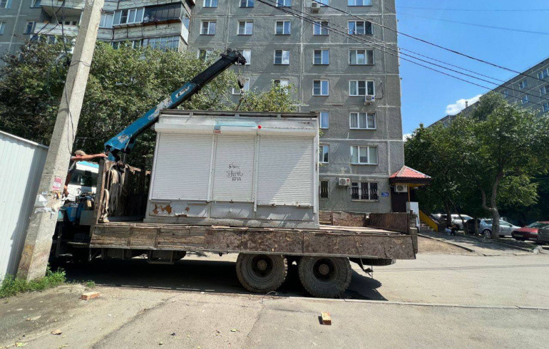 На северо-западе Челябинска второй раз убрали киоск, в котором продавали подозрительный алкоголь