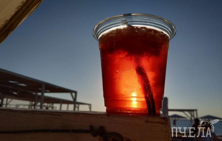 Напитки, о которых пора забыть этим летом, перечислили в Роскачестве