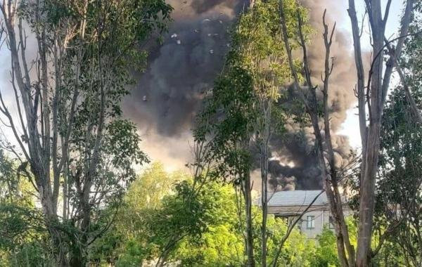 Несколько мощных взрывов прогремело в Луганске накануне: обновленные данные на 9 июня