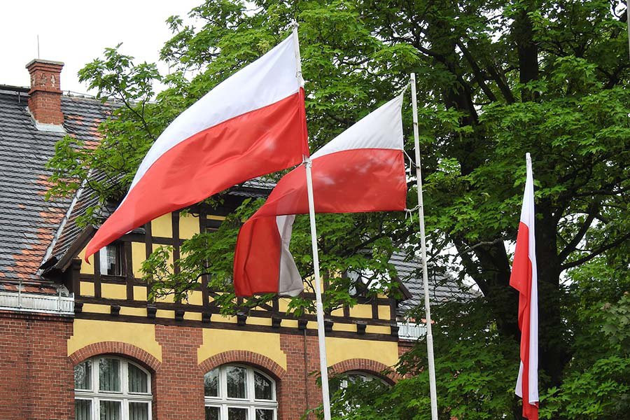 Политолог Марков тремя фактами описал судьбу «расколовшейся» на две части Польши