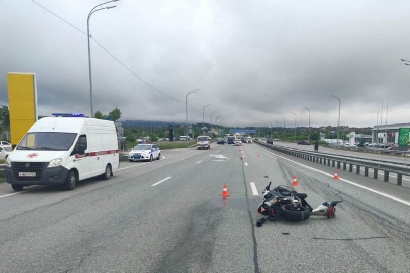 Попавшего в жуткое ДТП мотоциклиста в Приморье неоднократно наказывали за превышение скорости