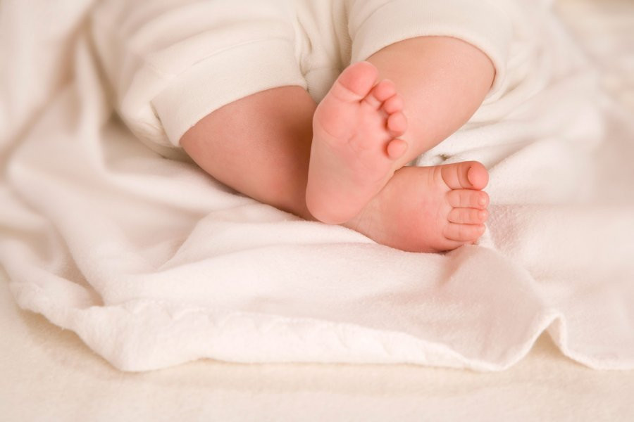 Шестимесячный ребенок умер после падения с дивана в Санкт-Петербурге