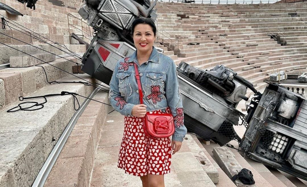 Анна Нетребко поразила фанатов изменившимся внешним видом