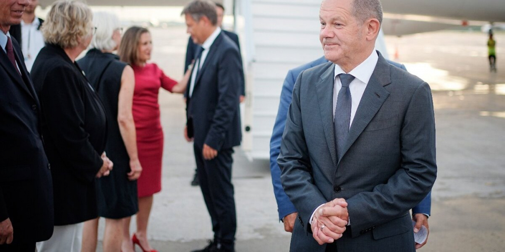 Канцлер Шольц клянчит газ в Канаде, а он подорожал до 3000 долларов