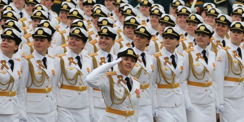 Политолог Перенджиев высказался о предоставлении права женщинам служить по призыву