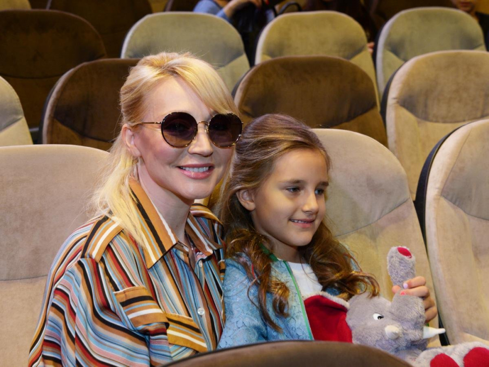 Телепрограмма информирует о том, как выглядит единственная 11-летняя внучка Аллы Пугачевой