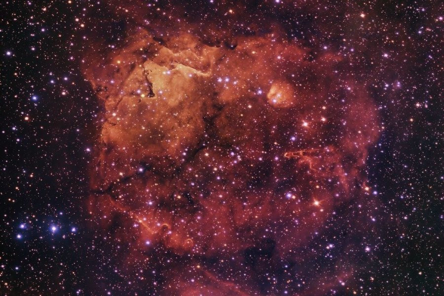 Туманность Sh2-284 напоминает улыбающегося кота