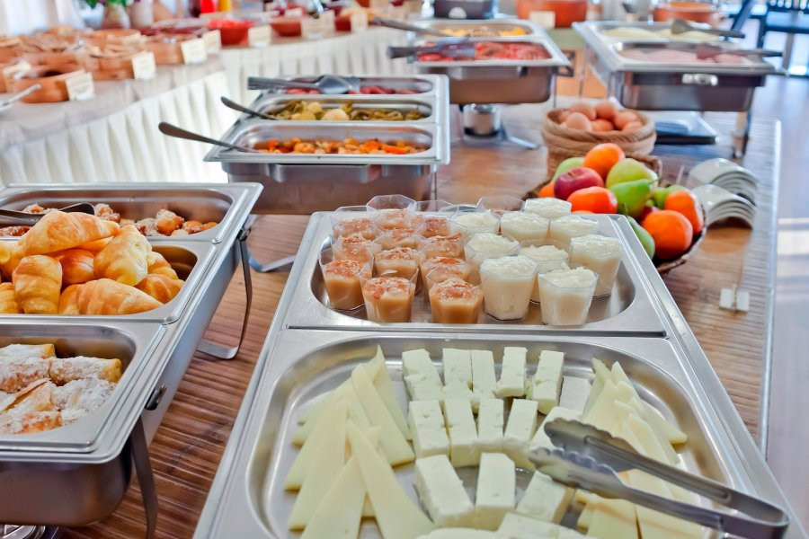 «Турпром»: Турист РФ поделился способом экономии в Турции на завтраках