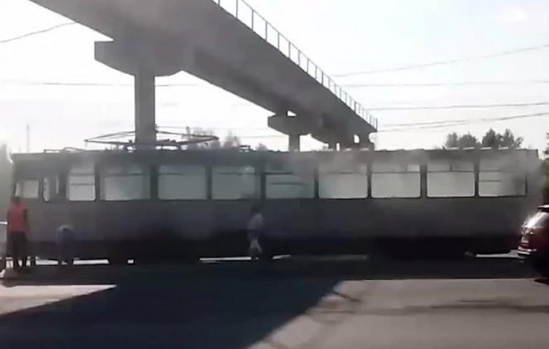 В Челябинске на ходу задымился трамвай с пассажирами