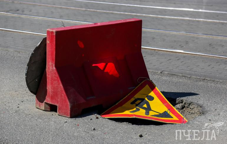 В Челябинске на мосту около вокзала ограничили движение