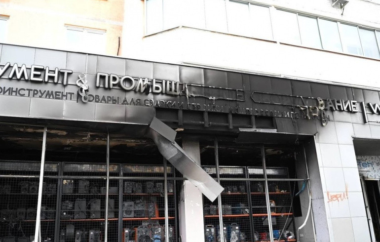 В Челябинске назвали предварительную причину пожара в магазине инструментов