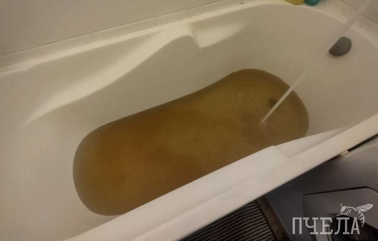 В мэрии рассказали, почему вода в квартирах челябинцев изменила цвет