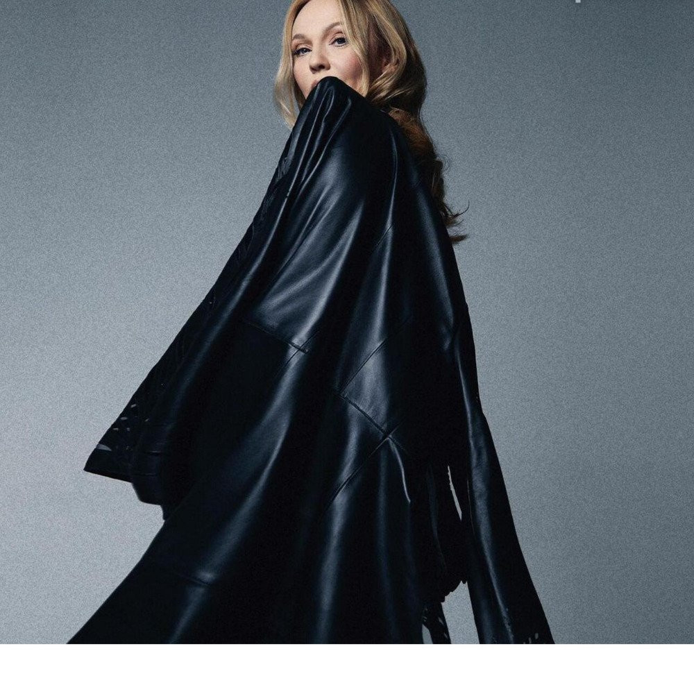 Альбина Джанабаева в траурном образе обратилась к публике, пишут СМИ