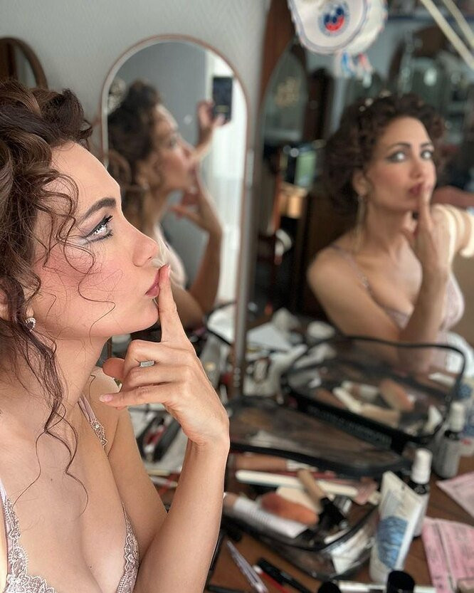 Екатерина Климова снялась в гримерке в одном нижнем белье