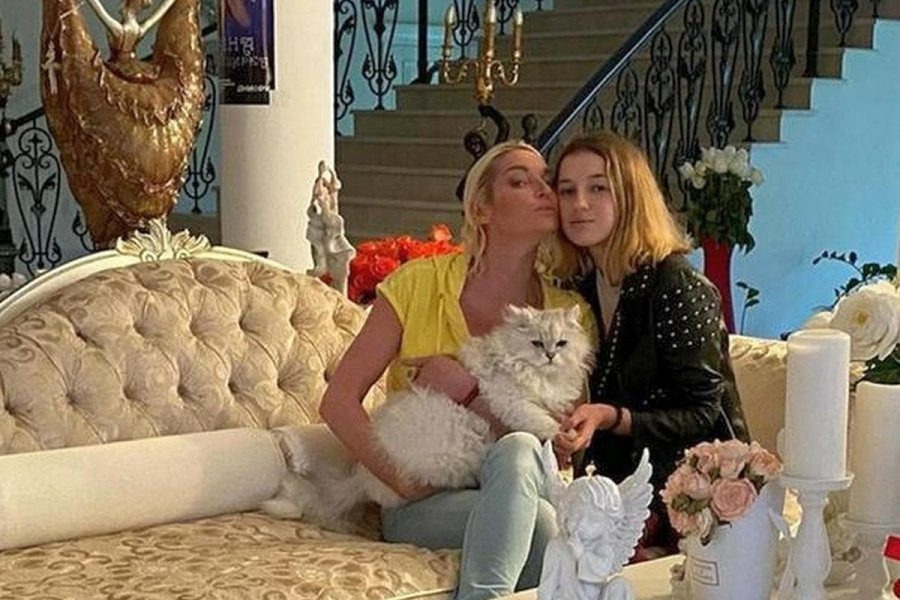 «Почему все хотят поссорить меня с дочкой?» Чем закончился конфликт Волочковой и ее дочери