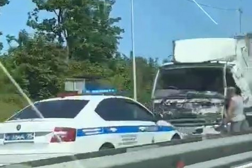 Появились первые кадры жесткой массовой аварии во Владивостоке