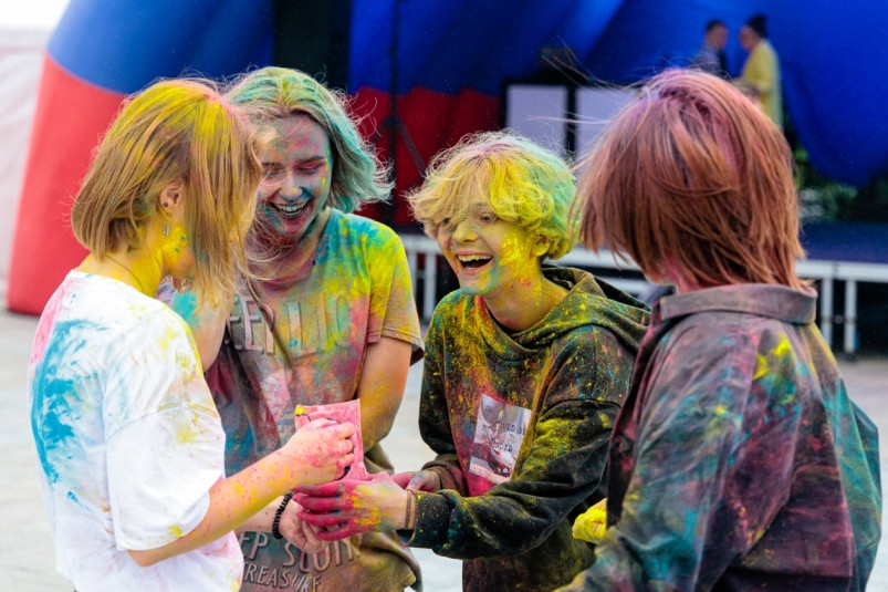 Шоу “Бурлеск”, фестиваль красок и фристайл: чем занять себя в выходные во Владивостоке