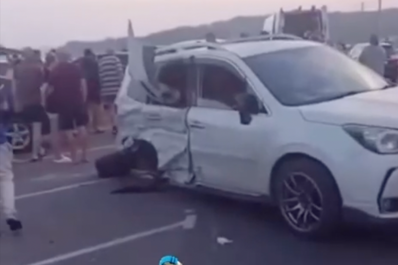 “Скорая на месте, люди сбежались”: серьезное массовое ДТП на пляже в Ливадии (кадры)