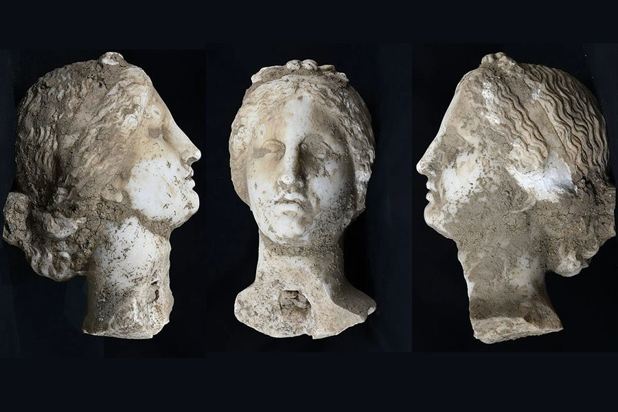 Строители обнаружили в Риме неповрежденную мраморную голову