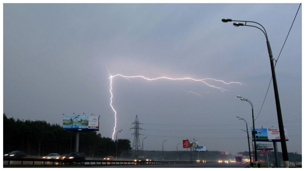Апокалипсис не случился. Екатеринбург миновала страшная гроза — фото
