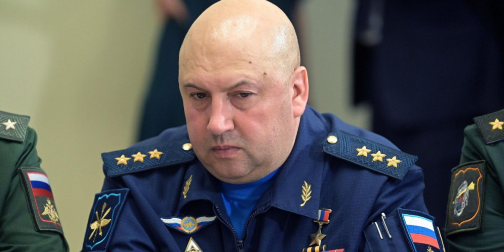 Боевой генерал Суровикин пропал, боевой генерал Попов отстранён – что происходит