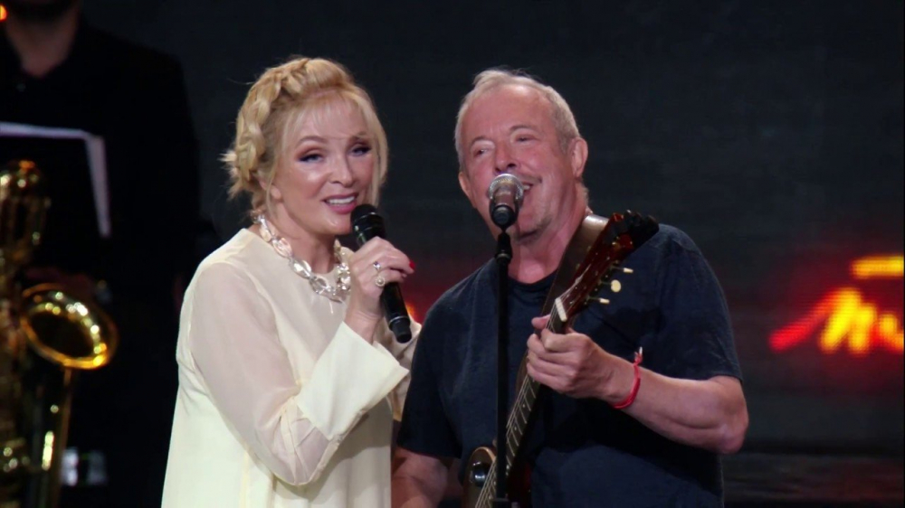 Добровинский высказался о языке выступления звёзд на фестивале Лаймы Вайкуле