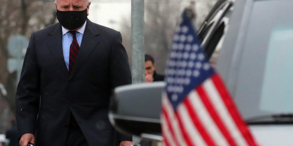 Экс-посол США жалуется — «злые русские» заставили его чистить туалет