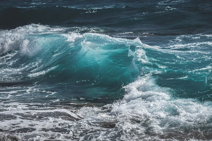 Почему воды атлантического. Вода в Атлантическом океане. Вода Тихого океана и Атлантического. Атлантический океан холодный. Атлантический океан фото.