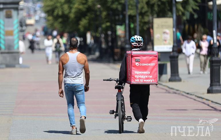 В Челябинской области доход водителей-курьеров вырос до 105 тысяч рублей