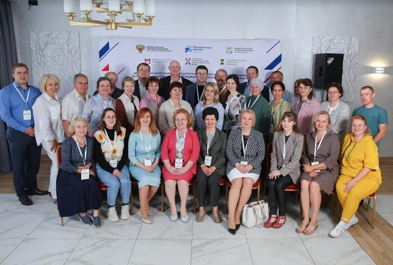 В Казани прошла школа по внедрению комплекса мер, направленного на профилактику падений и переломов у лиц пожилого и старческого возраста - Новая общественная газета