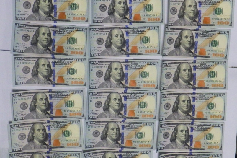 В Приморье задержали россиянина с крупной суммой незадекларированных “баксов”