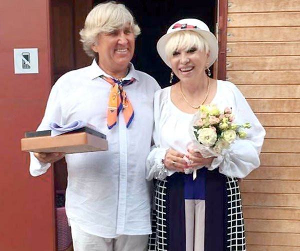 Вдовец Валентины Легкоступовой впервые опубликовал свадебный снимок с новой женой