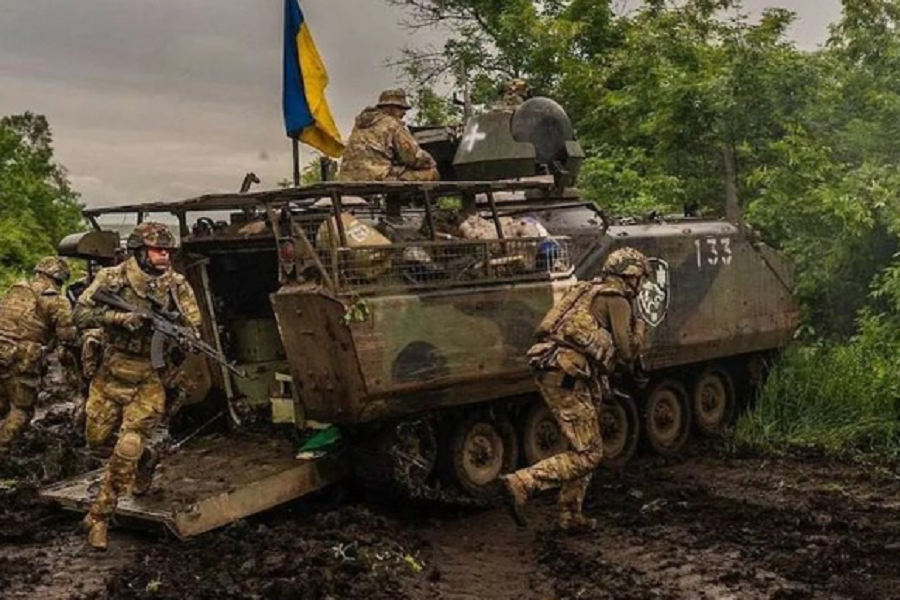 Замминистра обороны Великобритании Джеймс Хиппи: наступление ВСУ идет по плану