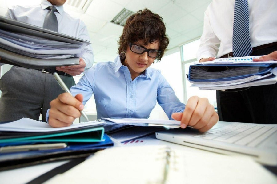 «Зарплата.ру»: 53 процента работающих россиян назвали себя трудоголиками