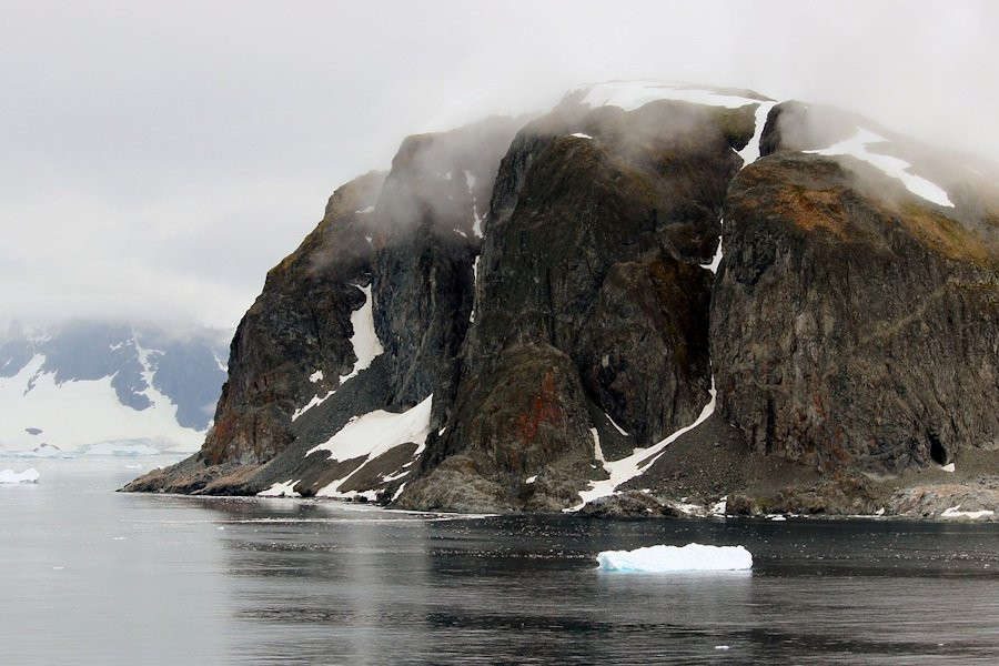 Дыра в озоновом слое над Антарктидой в этом году появилась очень рано