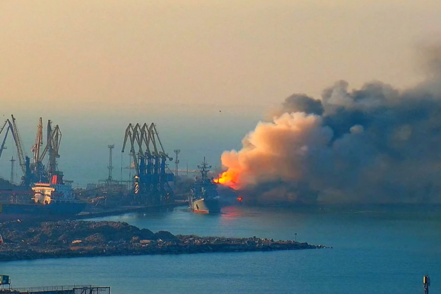 Коц заявил о повреждении десантного корабля ВМФ РФ при атаке ВСУ