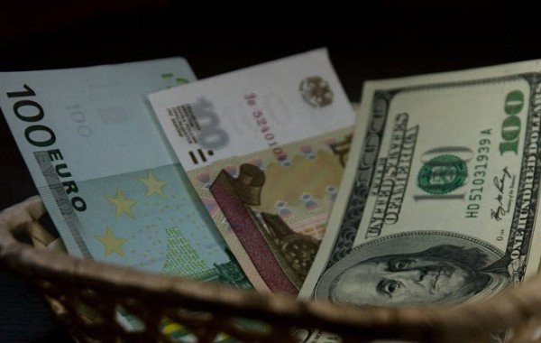 Курсы доллара и евро обновили годовые максимумы: свежая информация на 03.08.2023