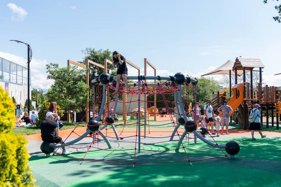 Мэр Копайгородский: «Этим летом на сочинских пляжах стало на несколько десятков больше детских и спортплощадок» - Новая общественная газета