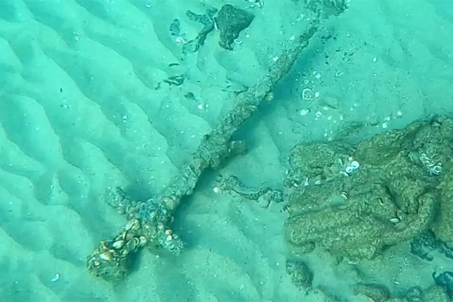 Найденный на морском дне меч крестоносца попал туда в ходе битвы