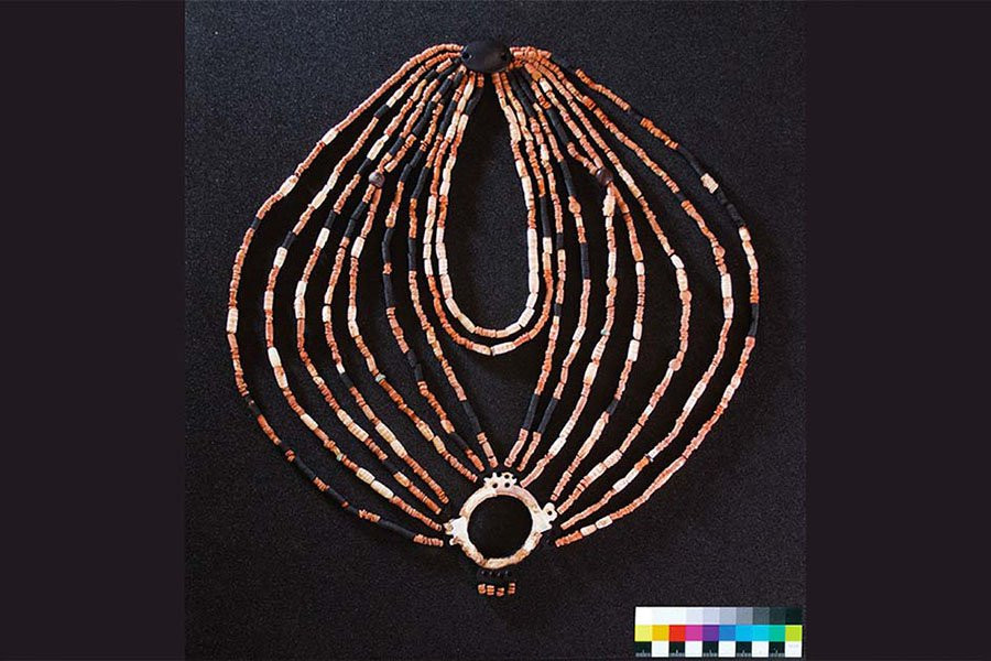 Тщательно продуманное 8000-летнее ожерелье из детского захоронения раскрывает сложную древнюю культуру